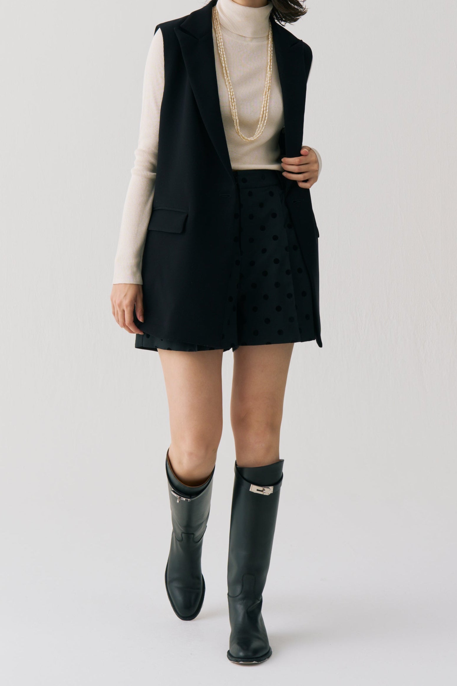 Flocked Dot Short Pants