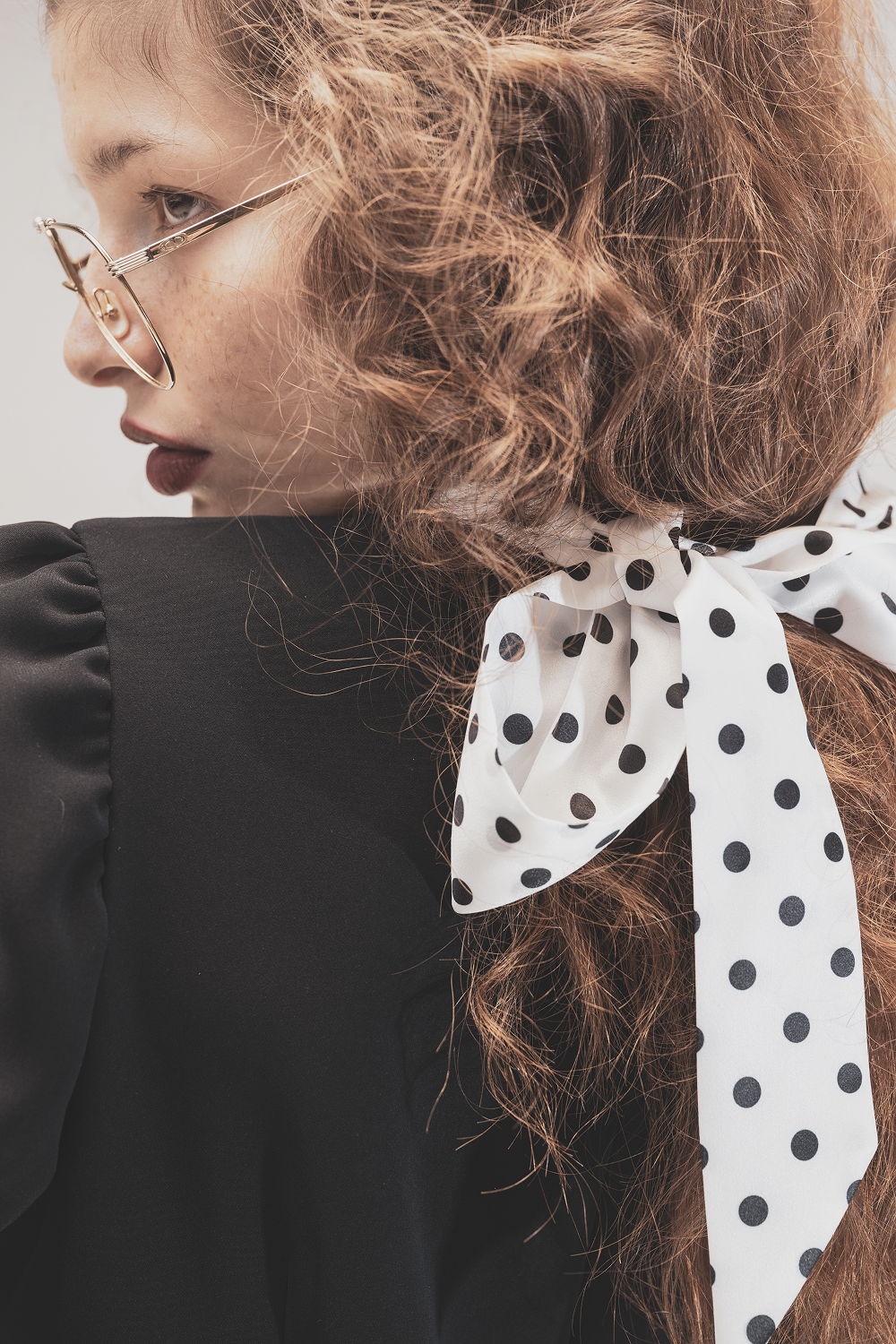 Dot Ribbon Slit Dress